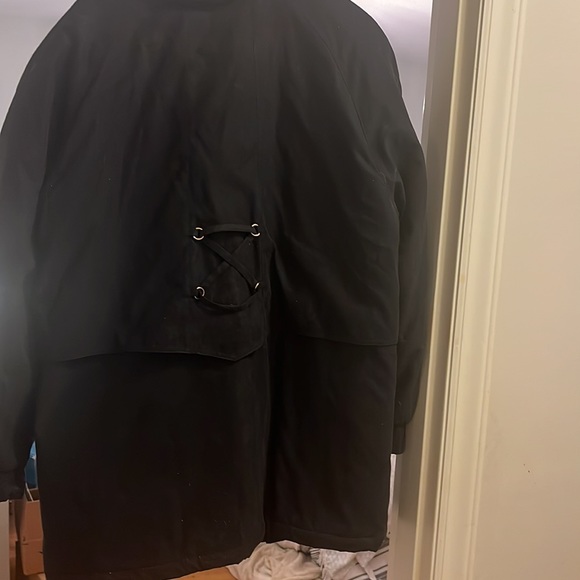 A black jacket - Picture 2 of 3